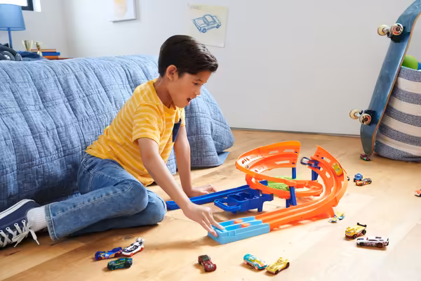 : BONUS Hot Wheels® Action - Zakręcona pętla